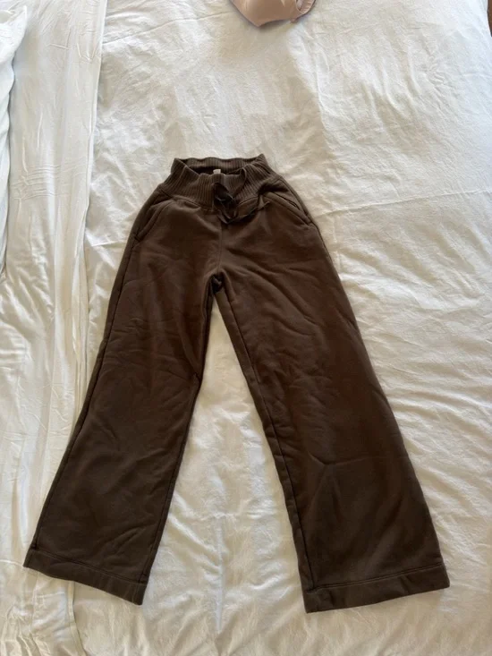 ALO Yoga Serenity Espresso Chocolate Brown Wide-Leg Joggers - Picture 5 of 6